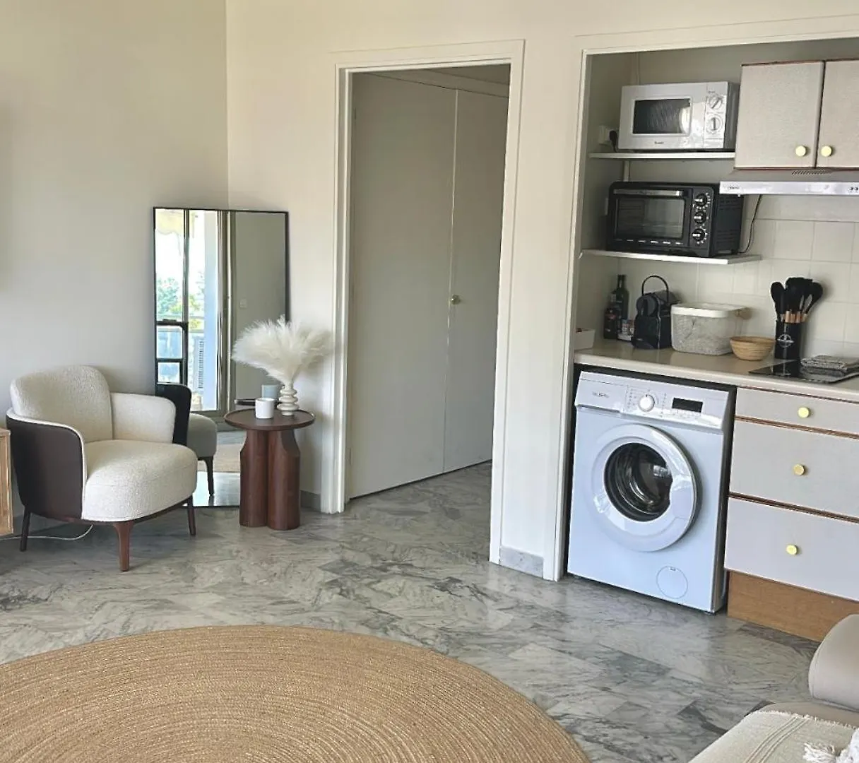 Superbe Studio Plein Centre De Juan Les Pins 500M Des Plages Antibes 0*,  France